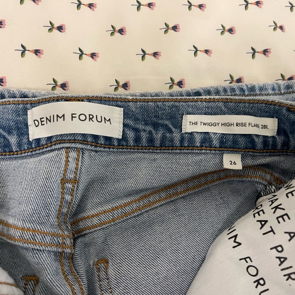 Aritzia Denim Forum The Twiggy High Rise Flare 28L - Picture 4 of 10